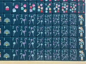 Juego de fichas de mahjong acrílicas americanas con diseño de Casita de Jengibre, <span class=keywords><strong>Bailarina</strong></span> y Estampado Floral Festivo, en azul marino oscuro, con temática de Ballet Navideño y Cascanueces - Product Image 5