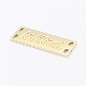 Étiquette de logo rectangulaire en métal sur mesure pour étui homme Or/Couleur personnalisée - Product Image 2