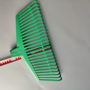 Râteau à feuilles en PP à 26 dents avec manche en bois <span class=keywords><strong>pour</strong></span> pelouse, jardin, parterres de <span class=keywords><strong>fleurs</strong></span> et feuilles de toit - Product Image 5