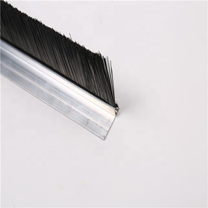 PP striscia della <span class=keywords><strong>porta</strong></span> inferiore Weatherstrip <span class=keywords><strong>sotto</strong></span> <span class=keywords><strong>porta</strong></span> con <span class=keywords><strong>spazzola</strong></span> per la polvere migliora la resistenza agli agenti atmosferici e l'efficienza energetica - Product Image 2