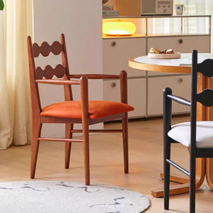 Silla de comedor de madera maciza con respaldo tapizado para comedor - Product Image 3