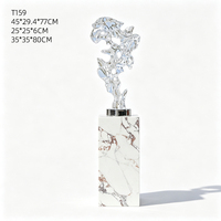 Sculpture en résine transparente personnalisée, style pierre de Taihu, peinte à la main, design artistique en cristal ajouré, base en métal, piédestal en marbre