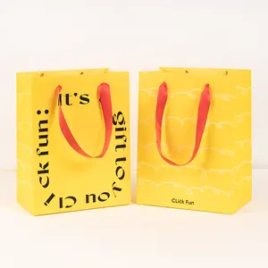 Hediye çantası kırmızı taşınabilir kağıt torba özel logo moda yaratıcı alışveriş ambalaj çantası