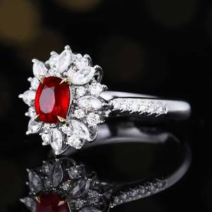 Bague de luxe en rubis non chauffé à grappe florale, pierre précieuse authentique rouge sang de pigeon du Mozambique sertie de 48 diamants en or 18 carats - Product Image 3