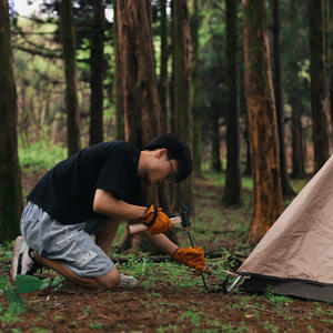 Estacas de acero para tiendas de campaña de 40 cm, grado industrial, para camping, montañismo y uso en exteriores, con martillo incluido. - Product Image 1