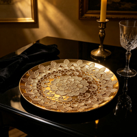 Assiette de présentation en plastique doré électrolytique personnalisée, motif floral en relief, pour mariage, hôtel, banquet, décoration de table