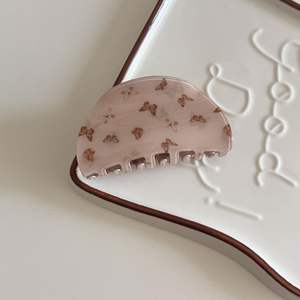 Barrette à cheveux en plastique motif papillon mignon pour femme, pince requin géométrique de haute qualité pour usage quotidien - Product Image 4