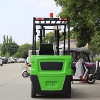 Chariot élévateur électrique 1,5 tonne OEM à trois roues compact avec hauteur de mât personnalisable pour la logistique en allées étroites, moteur haute puissance