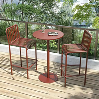Table haute et chaise de bar de terrasse, café, restaurant en plein air, ensemble table de bar ronde de chaise de bar de villa