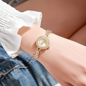 Nuevo reloj para mujer, pequeño, con esfera redonda, reloj de cuarzo, correa con forma de ala con incrustaciones de diamantes de imitación - Product Image 5