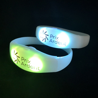 Terima Pesanan Urgent Gelang LED Kontrol Remote 433MHZ atau 2.4G Logo Kustom 2/4 LED RGB Kontrol DMX Silikon Dapat Diprogram