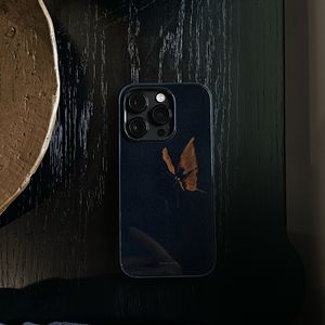 Coque de téléphone pliable en TPU+PC de style chinois avec protection d'appareil photo intégrée et sangle de téléphone motif astronaute pour 15/14/13 Pro/i17 Pro - Product Image 5