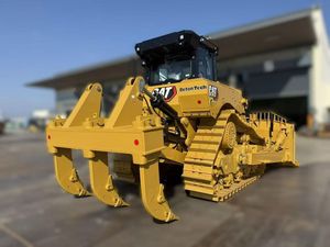 รถดันดินตีนตะขาบ Caterpillar D-8 มือสอง รุ่นปี 2024 ของแท้จากญี่ปุ่น พร้อมเครื่องยนต์และปั๊ม สำหรับงานก่อสร้างถนน เหมืองแร่ และงานดินดิบ - Product Image 1