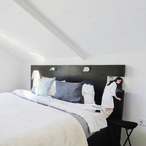 Roupões de Banho Descartáveis Brancos de Alta Qualidade, Portáteis para Viagens, Adequados para Hotéis, Spas e Salões de Beleza. - Product Image 4