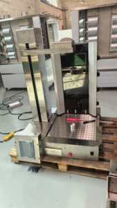 Trancheuse à viande en acier inoxydable BBQ Moyen-Orient Grils de plaque chauffante Poulet Rôtisserie Gaz Doner <span class=keywords><strong>Robot</strong></span> Coupe automatique Shawarma <span class=keywords><strong>kebab</strong></span> <span class=keywords><strong>Machine</strong></span> - Product Image 2