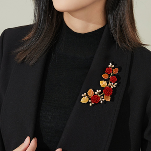 Broche en pierres précieuses naturelles de qualité supérieure, accessoires de luxe faits à la main, design personnalisé - Product Image 4