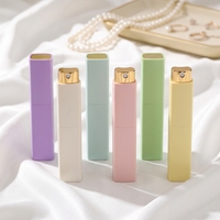 Atomiseur de parfum rechargeable personnalisé, flacon de parfum miniature carré en plastique à ouverture rotative, essentiels de voyage pour l'emballage