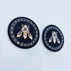 Etiquetas de ropa de aleación de zinc sostenibles personalizadas diseñe su propia etiqueta de metal para herrajes de metal con logotipo de marca decorativa de ropa - Product Image 2