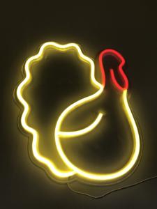 لافتات نيون ليد شجرة عيد الميلاد للأطفال ديكور جداري فني لغرف النوم عيد الميلاد ديكور بار حفلة عيد ميلاد USB يعمل بهيكل من كلوريد البولي فينيل أحمر 5 فولت - Product Image 4