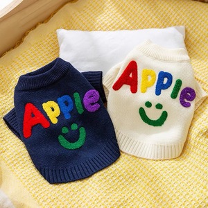 Gilet en tricot pour animaux de compagnie, pour petits chiens, motif lettre pomme, blanc et bleu, en polyester, vêtements d'automne et d'hiver - Product Image 1