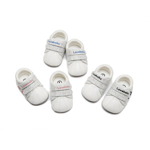 Vente en gros de semelles souples pour bébés d'automne et d'hiver, 0-6 mois, antidérapantes, chaudes, protections pour les pieds des tout-petits, en stock - Product Image 1
