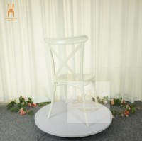 Chaise d'extérieur empilable en plastique blanc à dossier croisé, idéale pour la restauration, le jardin, les cafés et les hôtels – Meilleure vente