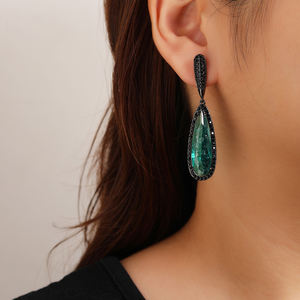 流行のキュービックジルコンフラワースタッドイヤリング女性用おしゃれな真鍮ドロップイヤリングブライダルアニバーサリープロムス - Product Image 2