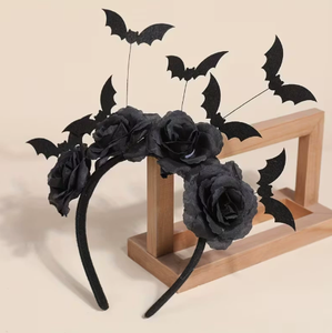 Serre-tête fantaisie gothique en maille florale avec crâne et ailes de chauve-souris pour Halloween, idéal pour les fêtes et les bals - Product Image 2