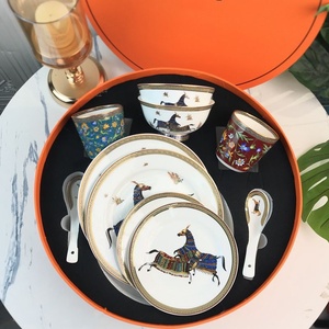 Juego de Vajilla de Porcelana Fina de Diez Piezas con Diseño Moderno y Lujoso, con Patrón de Dibujos Animados, en Caja de Regalo para Regalos - Product Image 2
