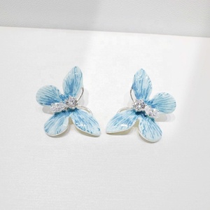 ต่างหูเงินแท้ 925 แบบแฟนซี ป้องกันการแพ้ ดีไซน์น่ารัก ราคาถูก สำหรับครู เด็กๆ ลายสัตว์ ผีเสื้อ โคลเวอร์เคลือบสี สำหรับฤดูร้อน - Product Image 2