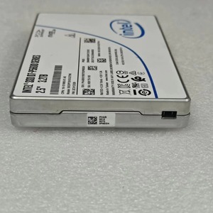 SSD NVMe IN-TEL D7-P5600 3,2 To U2 SSDPF2KE032T9K, interface NVMe offrant un transfert de données à haute vitesse pour des performances supérieures. Stagiaire - Product Image 3