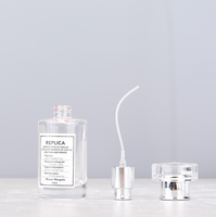 Flacon de parfum vide haut de gamme 20ml 30ml en verre, nouveau design, pulvérisateur à pompe, forme ronde givrée, bouchon à vis, 100 pièces MOQ, emballage diffuseur