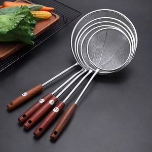 Stainless Steel Strainer Set With Wooden Handle Kitchen Colander For Noodle Dumpling Deep Fryer Hot Pot Use - Product Image 4