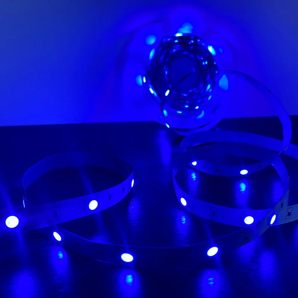 แถบไฟ LED RGB เปลี่ยนสีและรีโมตอัจฉริยะพร้อมไฟ LED สำหรับห้องนอนห้องบ้านตกแต่งงานปาร์ตี้เทศกาล