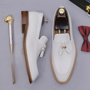 Zapatos formales de negocios para hombre, de cuero vacuno con flecos, estilo nuevo de verano, mocasines blancos, zapatos de cuero de una sola pieza - Product Image 4