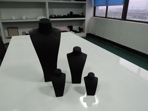 หุ่นโชว์สร้อยคอผู้หญิงแบบกำมะหยี่เงาเคลือบด้าน - Product Image 5