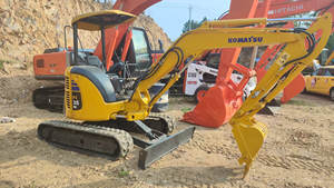 Mini-pelle Komatsu PC35 d'occasion de 3.5 tonnes, de marque japonaise Komatsu Digger, à bas prix, avec moteur central, boîte de vitesses PLC - Product Image 3