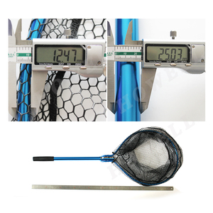 Épuisette de pêche pliable OEM en aluminium de 108 cm avec filet en nylon et maille plastique 37*32 cm - Product Image 3