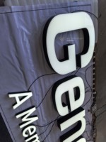 Letrero Luminoso LED Acrílico de Alta Calidad con Logotipo Pintado, para Cadenas de Tiendas Interiores y Grandes Pedidos Personalizados
