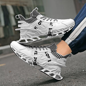 Nouvelles chaussures de marche pour hommes à la mode, légères, à semelle en lame, confortables, respirantes, chaussures de sport design - Product Image 1