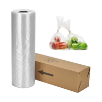 Rouleau de sacs en polyéthylène (PE) transparents de qualité alimentaire pour l'emballage continu sous vide des légumes et fruits, idéal pour les supermarchés et les épiceries.
