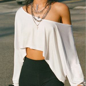 Camiseta de Estilo Urbano para Mujer con Logotipo Personalizado OEM, 100% Algodón, Color Sólido, Camiseta de Un Hombro, Camiseta Corta Sexy para Chicas - Product Image 2