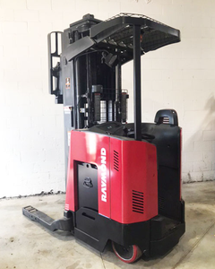 Chariot électrique Raymond Reach 740 DR32TT avec une capacité de 3200 lb - Product Image 2