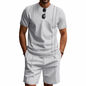 Conjunto informal de 2 piezas para hombre, camiseta de manga corta con cuello redondo, pantalones cortos sueltos, conjunto deportivo - Product Image 3