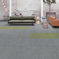 Luxuriöse Nylon-Teppichfliesen Zeitgenössisches Lineares Gittermuster für Büroböden mit PVC-Rücken 50x50cm Flexible Kombination