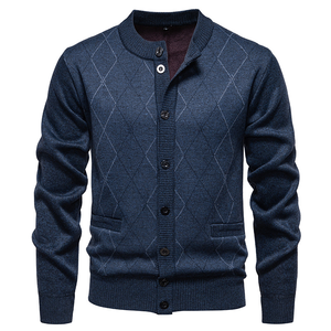 Fabricants de vêtements personnalisés, cardigan en tricot à col rond à manches longues classique pour <span class=keywords><strong>homme</strong></span>, en polaire d'hiver épaisse, anti-rides, chaud - Product Image 4