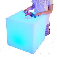 Table lumineuse sensorielle carrée LED d'intérieur Mayki de haute qualité avec matériau PE pour les centres de thérapie des enfants à l'école