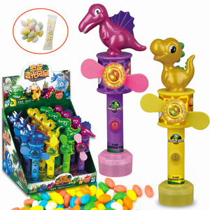 Emocionante juguete de dulces con temática de dinosaurio para fiestas infantiles con juguetes de abanico con dulces disponibles en tiendas de confitería - Product Image 1
