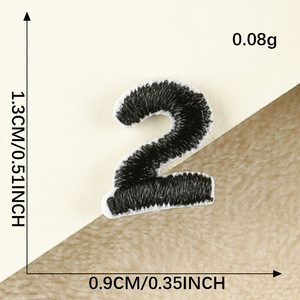 แผ่นรีดด้านหลังขนาด<span class=keywords><strong>1</strong></span>.2ซม. แผ่นปักตัวเลขตัวอักษรสีดำน่ารักขนาดเล็กสำหรับงาน DIY - Product Image 4