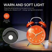 Réveil analogique 4,5 pouces, sonore, en métal orange, à quartz, à piles, avec fonction snooze, double cloche, silencieux, pour dormeurs profondément endormis, pour table de chevet